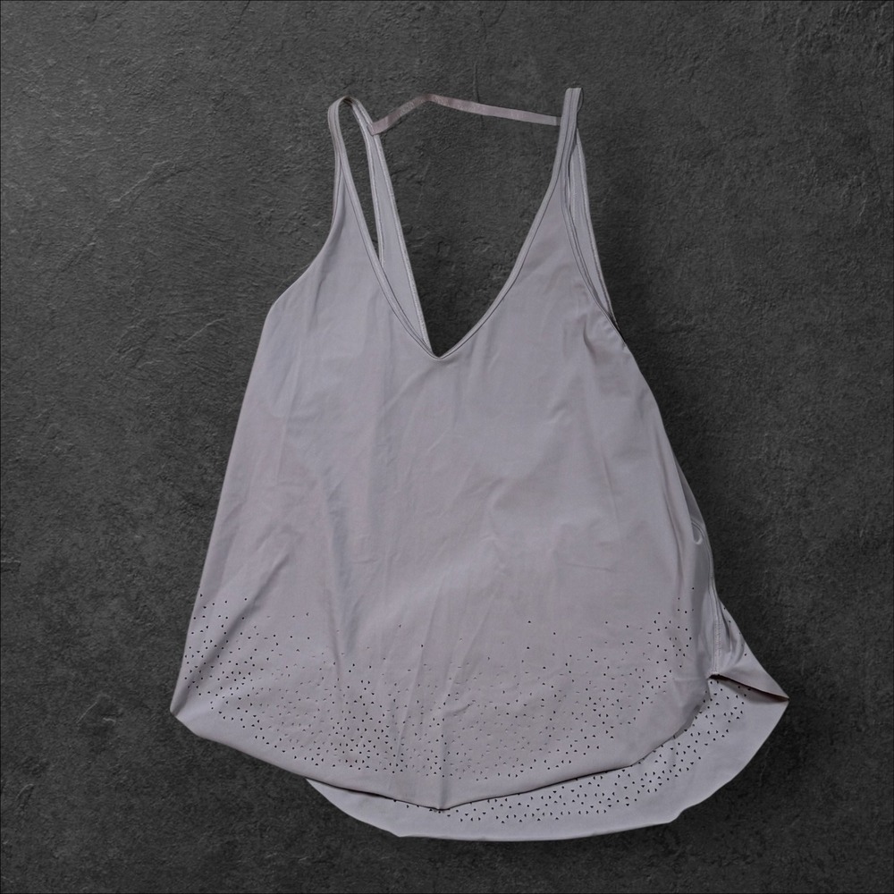 Lululemon Athleisure Perforated Tank Top Women's Size 6 Lavender V Neck